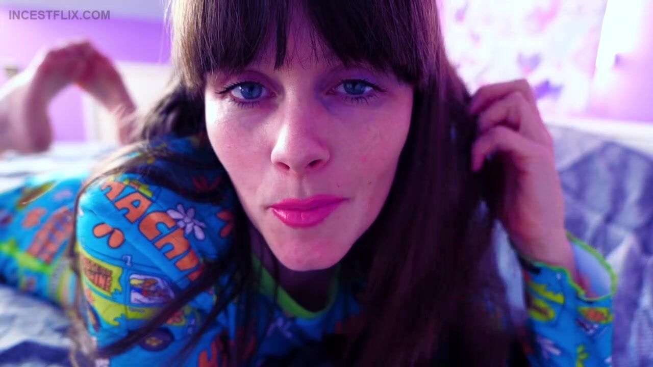Sydney Harwin - The Sister Mommy Thing. Sis found your mommy porn