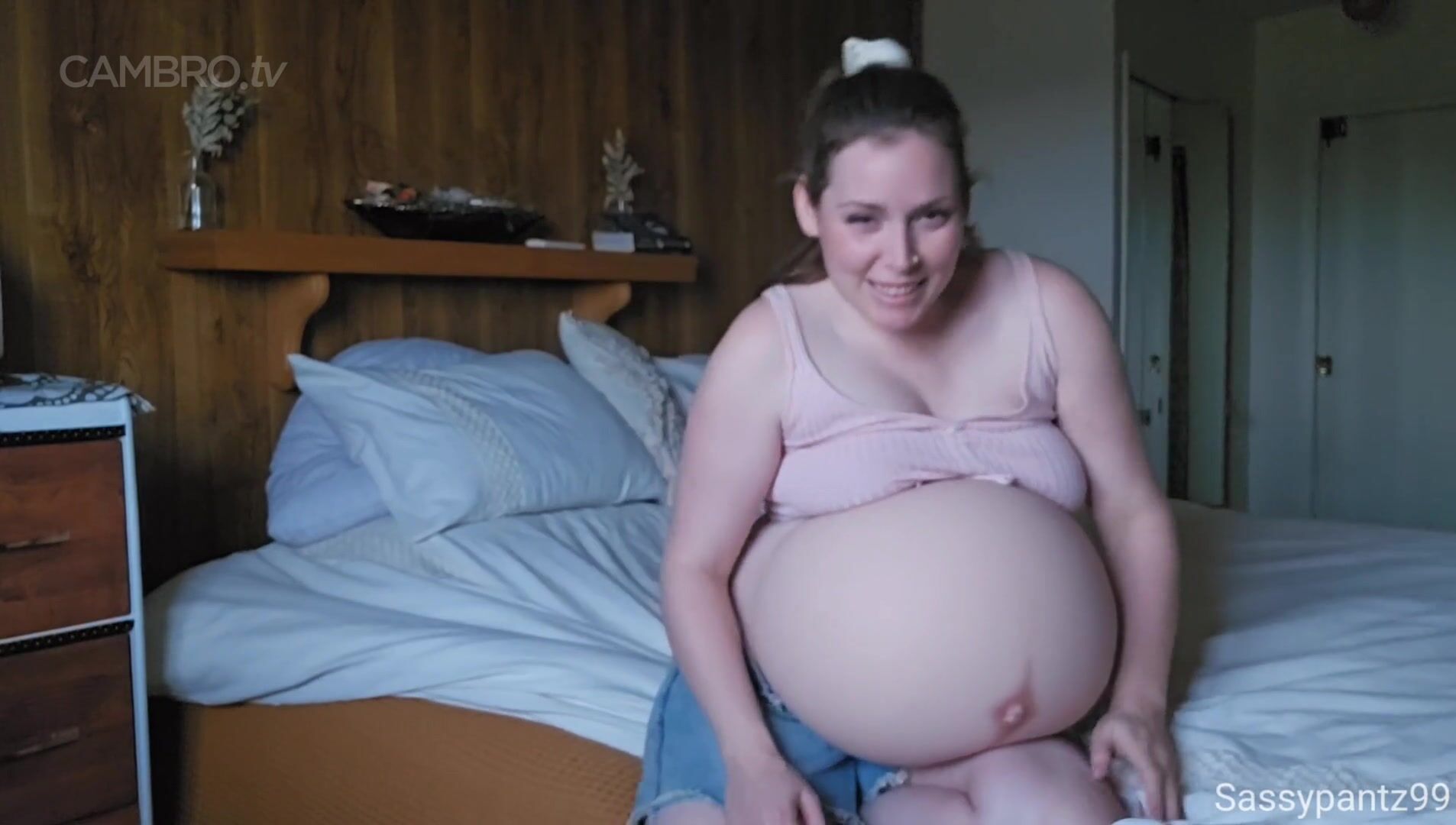 Sassy pregnant tutor labor