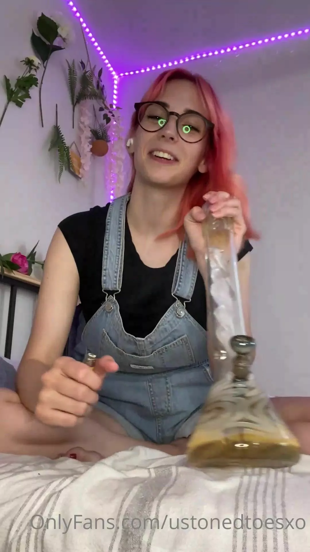 Pf X X Video - Ustonedtoesxo 10 mins of me smoking as many bowls as i can and cha xxx  onlyfans porn videos