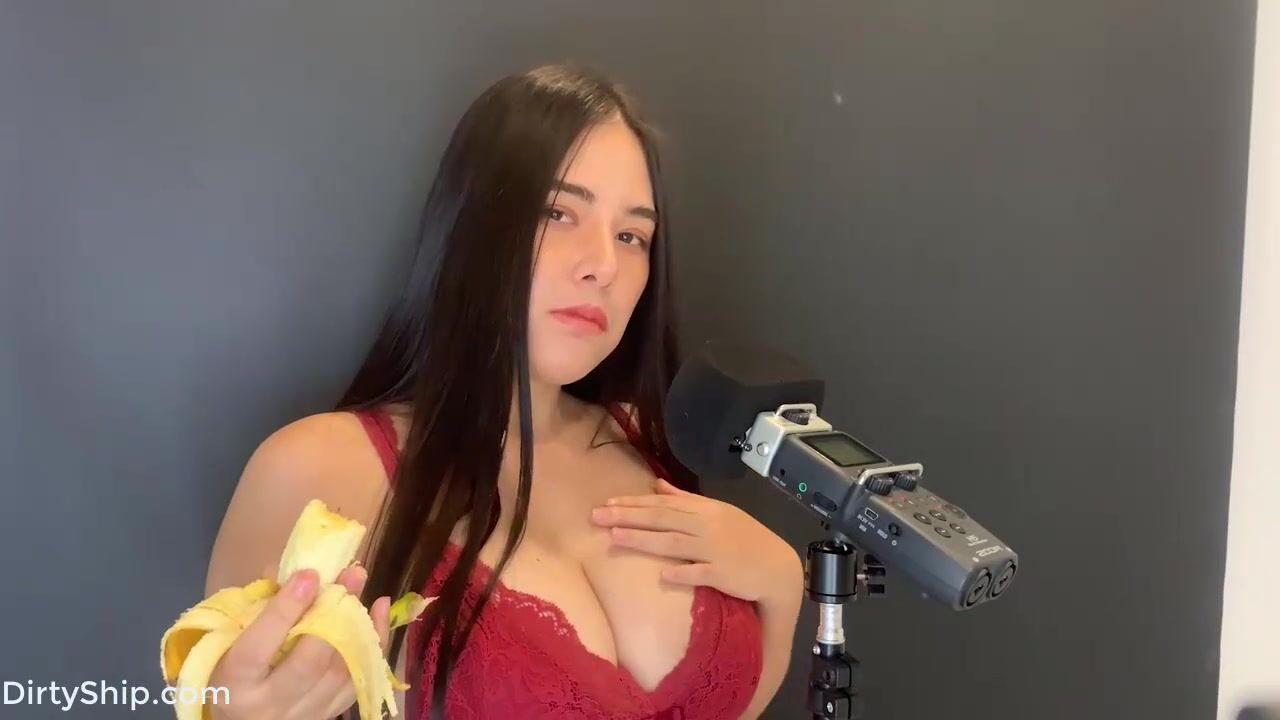 Asmr wan sucking a banana video leaked