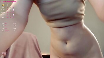 Screenshot from alien_woo's live webcam sex show video