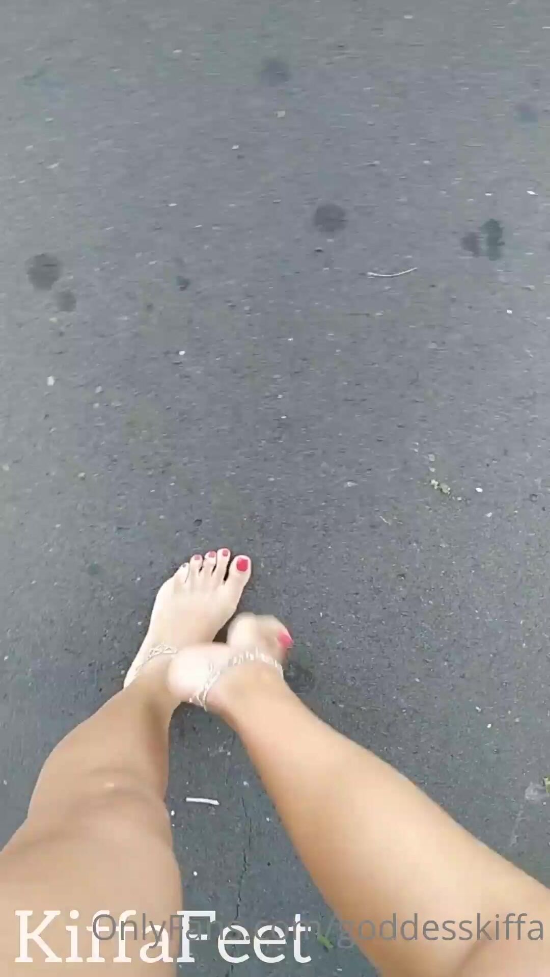 Goddesskiffavideos Send me 5U$ tips & get the 4 15 min dirty feet video in  portuguese