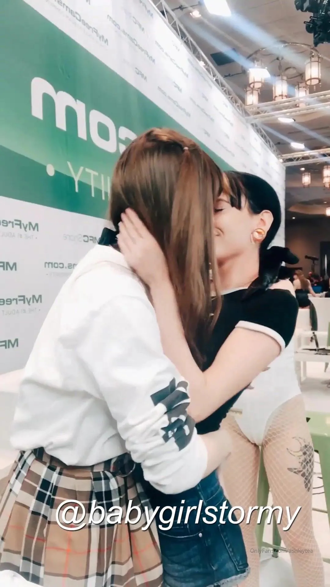Ashleytea i m so spoiled ... i got to kiss so many gorgeous women yesterday  at the booth