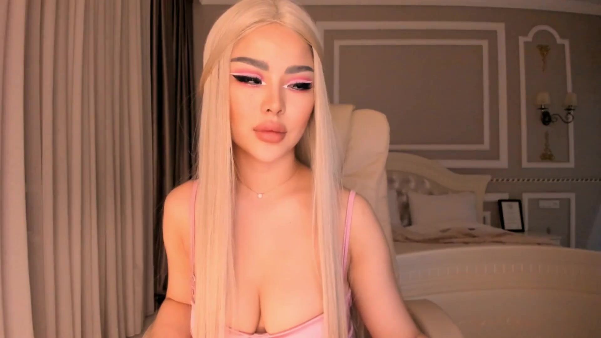 bae_suz Chaturbate cam porn videos.