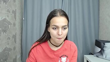 Screenshot from addelin_moon's live webcam sex show video