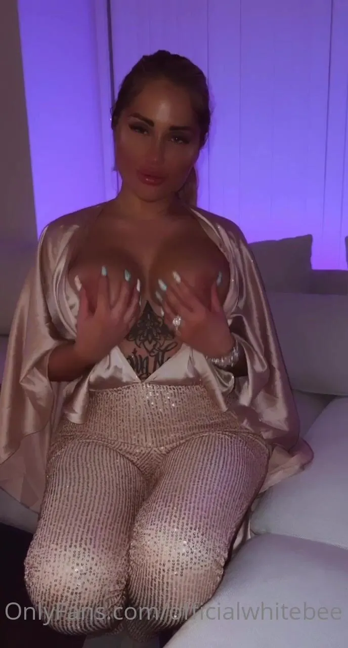 Officialwhitebee xxx onlyfans porn videos