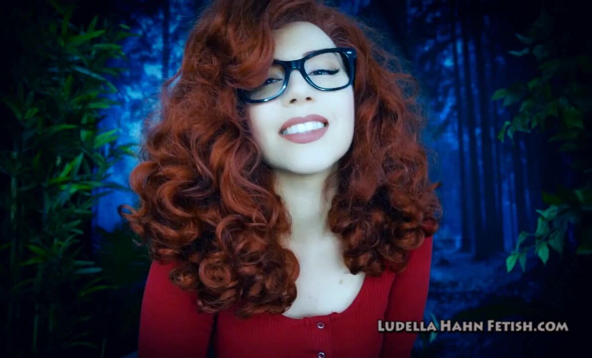 Giantess ludella hahn