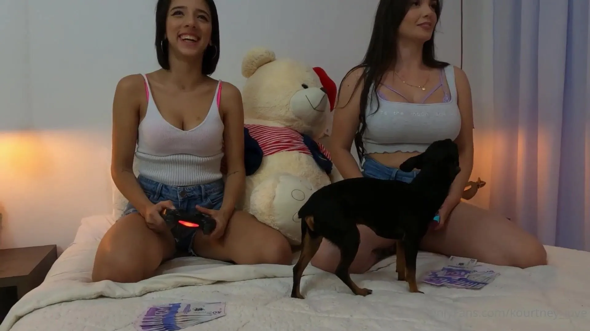 Xxcx Con - Kourtney Love Estaba Jugando Con Mi Prima Y Nos Pusimos Mojadas La Apuesta  Termina Con Un Buen Squirt I xxx onlyfans porn videos