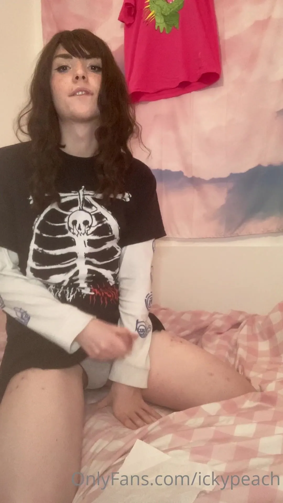 Ickyy oops i made a mess in my panties can you help me clean up xxx