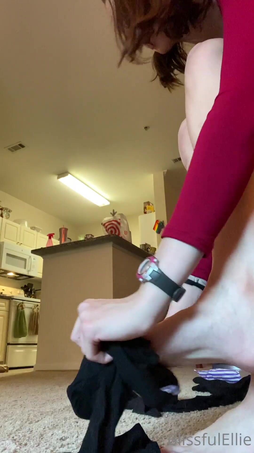 Ellie burns nude