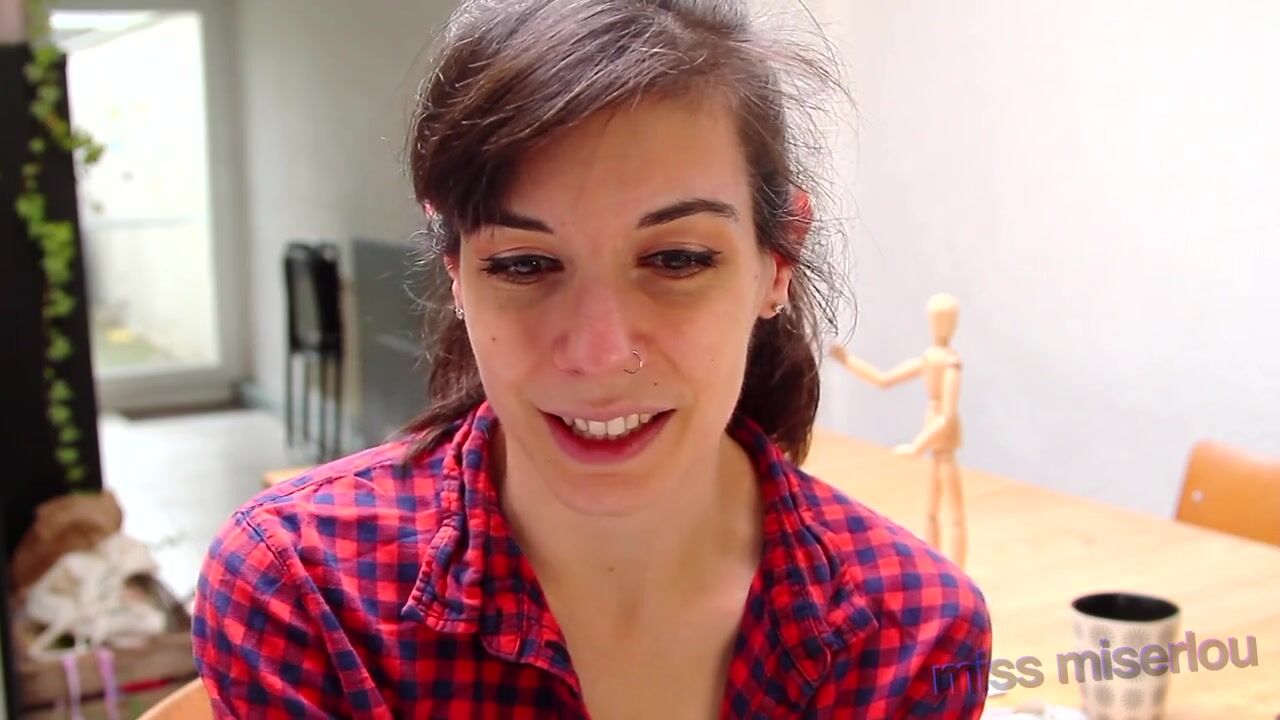 MissMiserlou - Exploring your body - ASMR eye contact