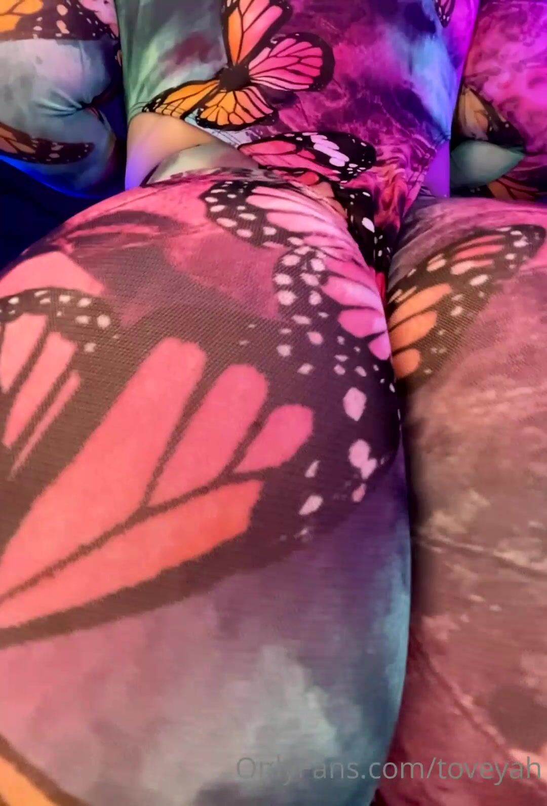 TOVEYAH - HUGE BIG BOOTY PAWG LEGGINGS TWERKING 4K