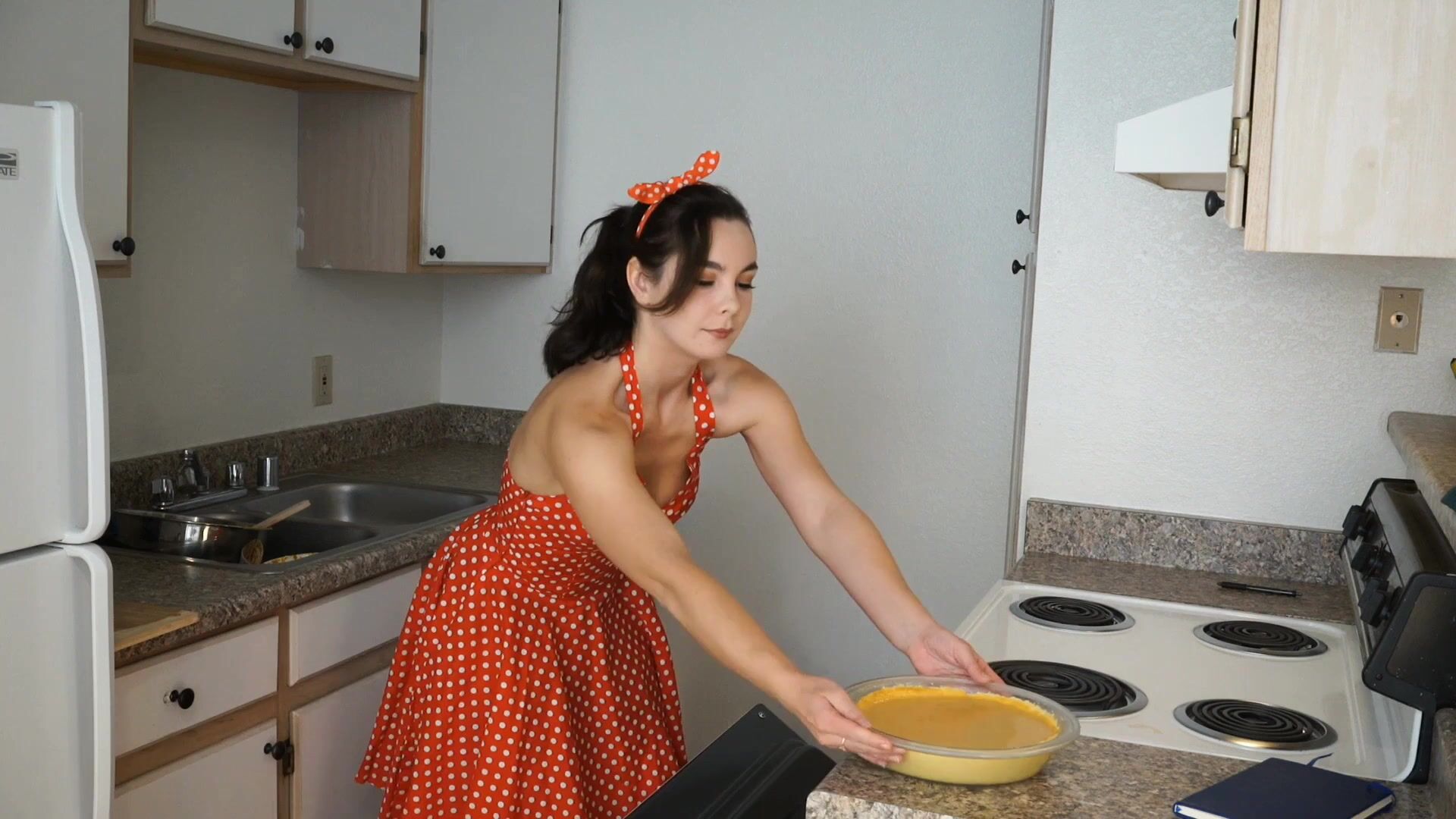 Lexxykitty - 1950s Housewife Roleplay