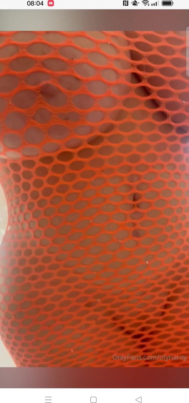 Olyria roy pu55y