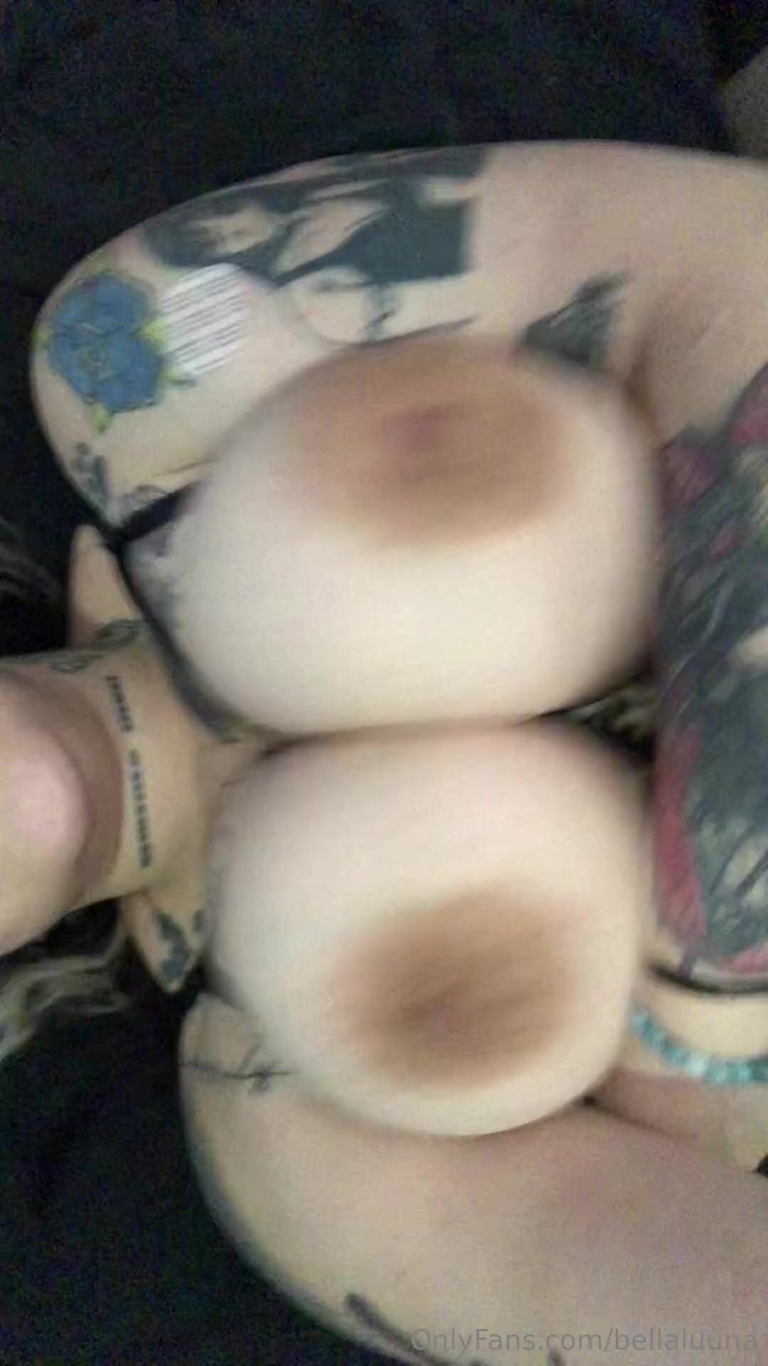 Bellaluuna titties