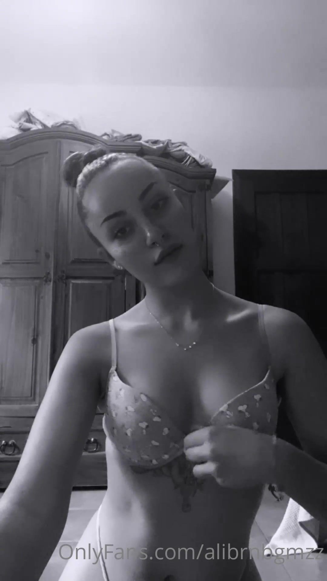 Alibrnbgmzz 07 01 2021 h blame al privado si quieres verlo entero xxx  onlyfans porn