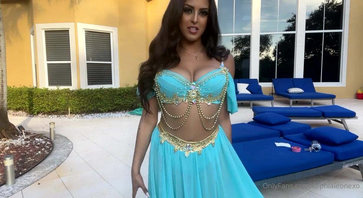 Sophialeonexo sooo you ve all been asking to see this princess playing  naughty for you so