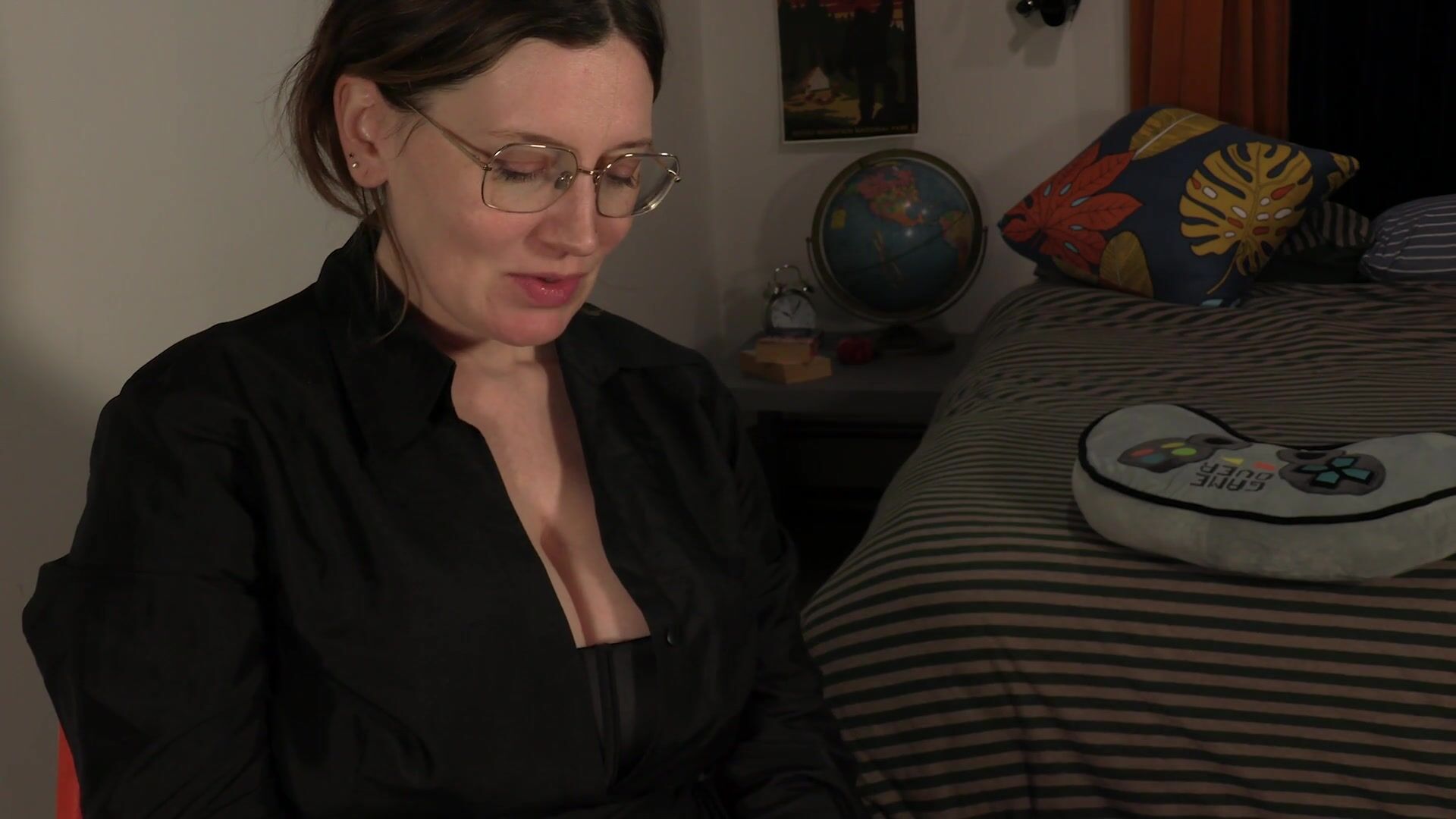 Betty Bondage - Moms new free use job