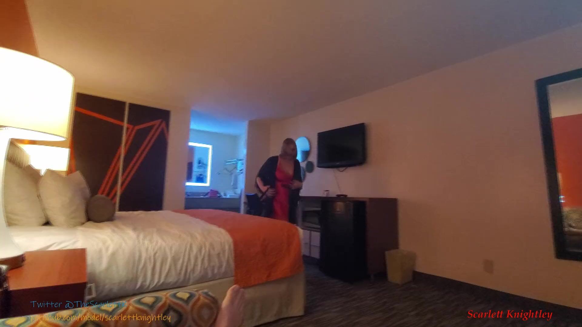 Scarlett Knightley -- Cum on her ass